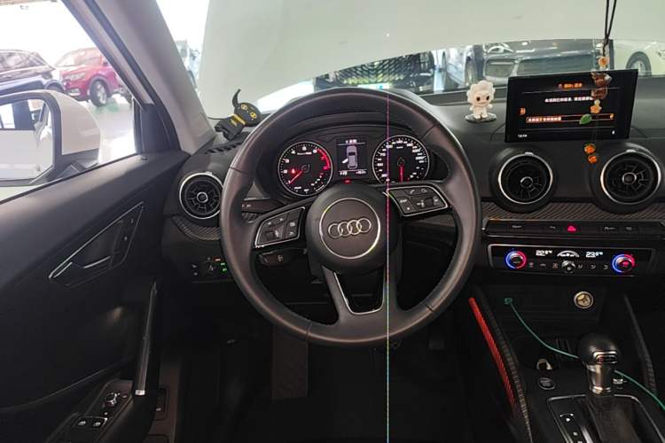 Used Audi Q2L 2020 35 TFSI Fashionable and Elegant Model Steering Wheel