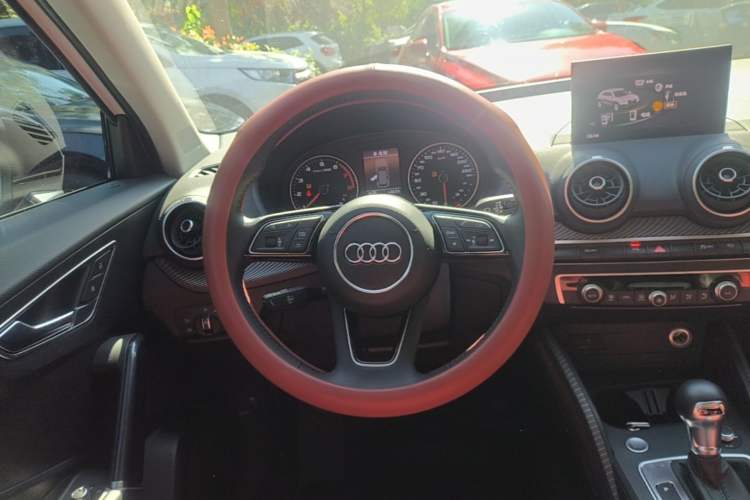 Used Audi Q2L 2020 35 TFSI Fashion Dynamic Model Steering Wheel