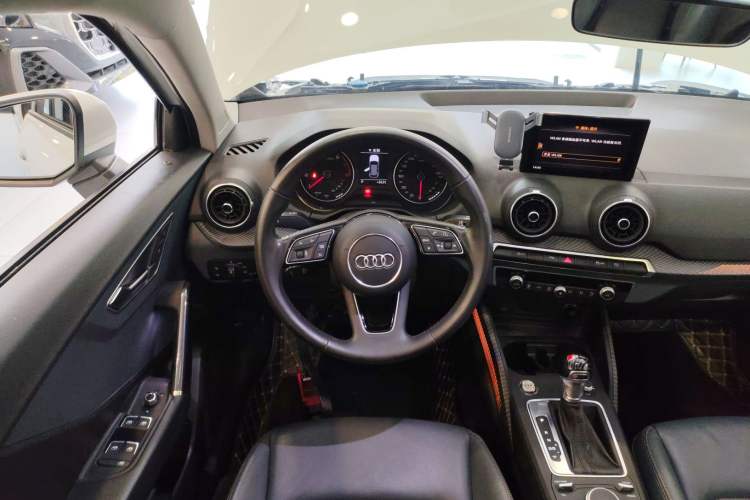 Used Audi Q2L 2020 35 TFSI Fashionable and Elegant Model Steering Wheel