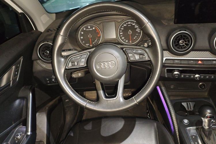 Used Audi Q2L 2020 35 TFSI Fashionable and Elegant Model Steering Wheel