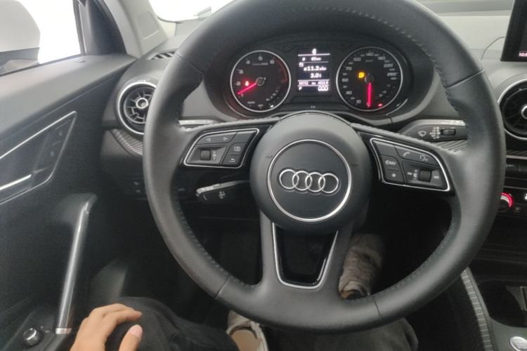 Used Audi Q2L 2020 35 TFSI Fashionable and Elegant Model Steering Wheel