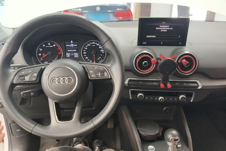 Used Audi Q2L 2020 35 TFSI Fashionable and Elegant Model Steering Wheel