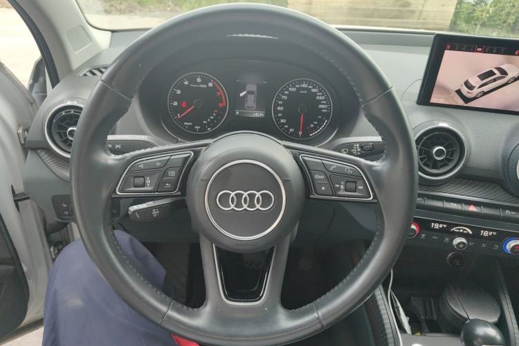 Used Audi Q2L 2020 35 TFSI Fashionable and Elegant Model Steering Wheel