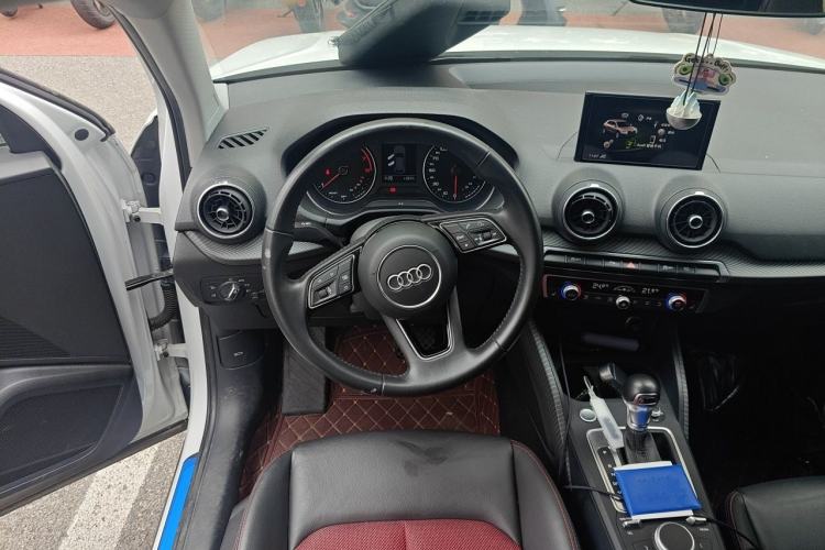 Used Audi Q2L 2020 35 TFSI Fashion Dynamic Model Steering Wheel