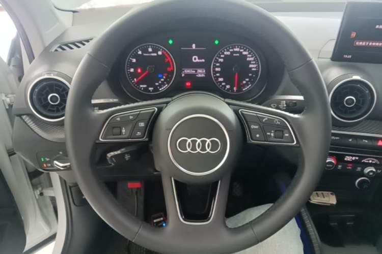 Used Audi Q2L 2020 35 TFSI Fashion Dynamic Model Steering Wheel
