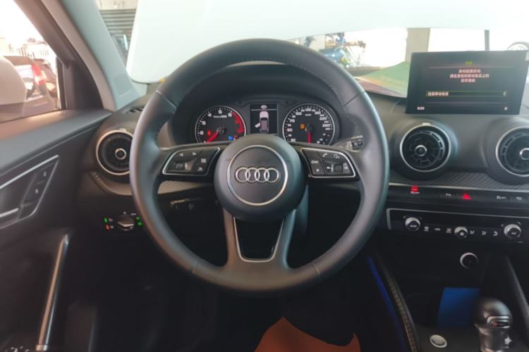Used Audi Q2L 2020 35 TFSI Fashionable and Elegant Model Steering Wheel