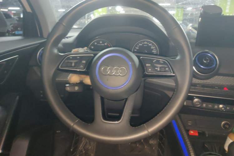 Used Audi Q2L 2020 35 TFSI Fashionable and Elegant Model Steering Wheel