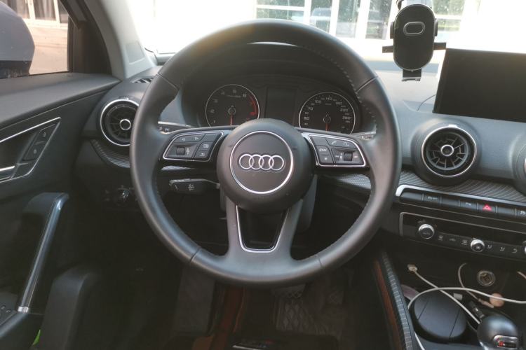 Used Audi Q2L 2020 35 TFSI Fashionable and Elegant Model Steering Wheel