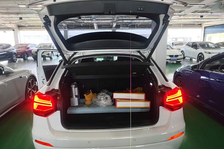 Used Audi Q2L 2020 35 TFSI Fashionable and Elegant Model Trunk