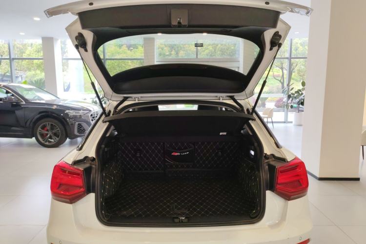 Used Audi Q2L 2020 35 TFSI Fashionable and Elegant Model Trunk