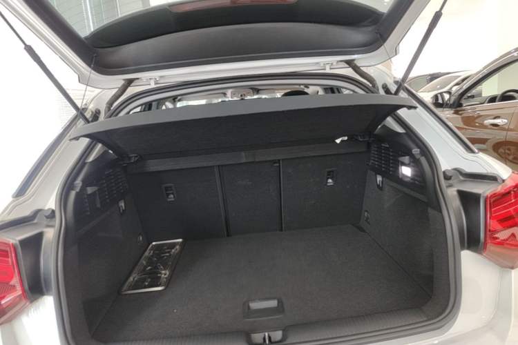 Used Audi Q2L 2020 35 TFSI Fashionable and Elegant Model Trunk