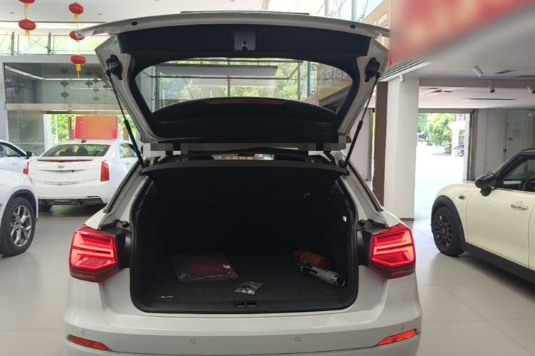 Used Audi Q2L 2020 35 TFSI Fashionable and Elegant Model Trunk