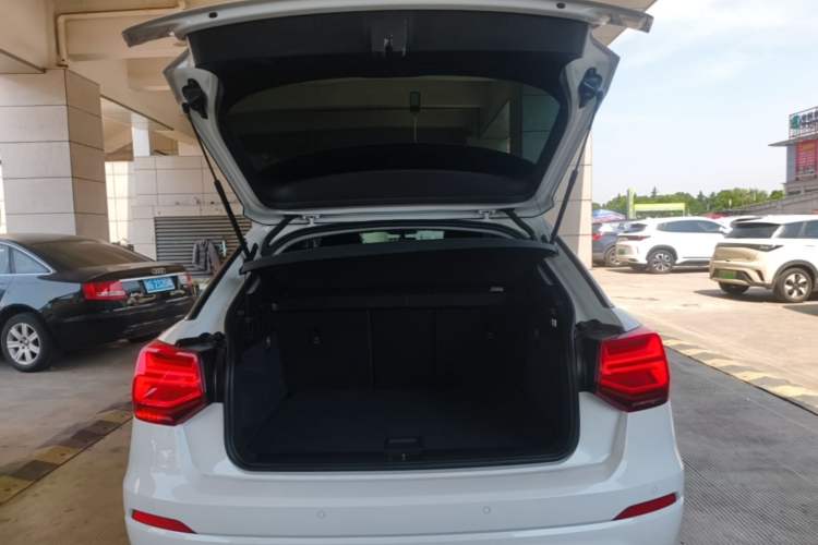 Used Audi Q2L 2020 35 TFSI Fashionable and Elegant Model Trunk