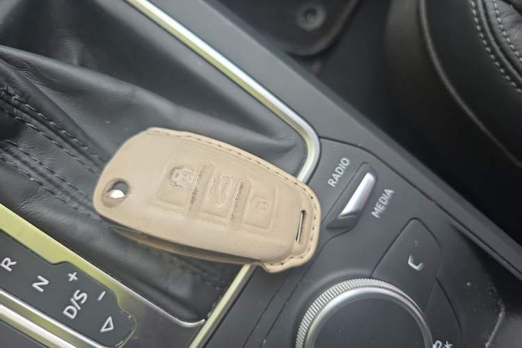 Used Audi Q2L 2020 35 TFSI Fashionable and Elegant Model Vehicle Key