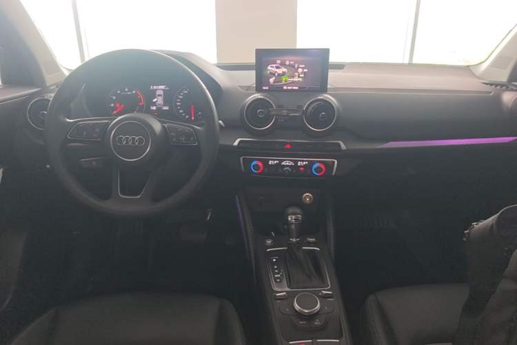 Used Audi Q2L 2020 35 TFSI Fashionable and Elegant Model Center Console