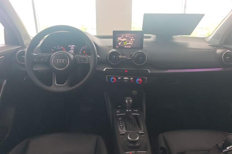 Used Audi Q2L 2020 35 TFSI Fashionable and Elegant Model Center Console