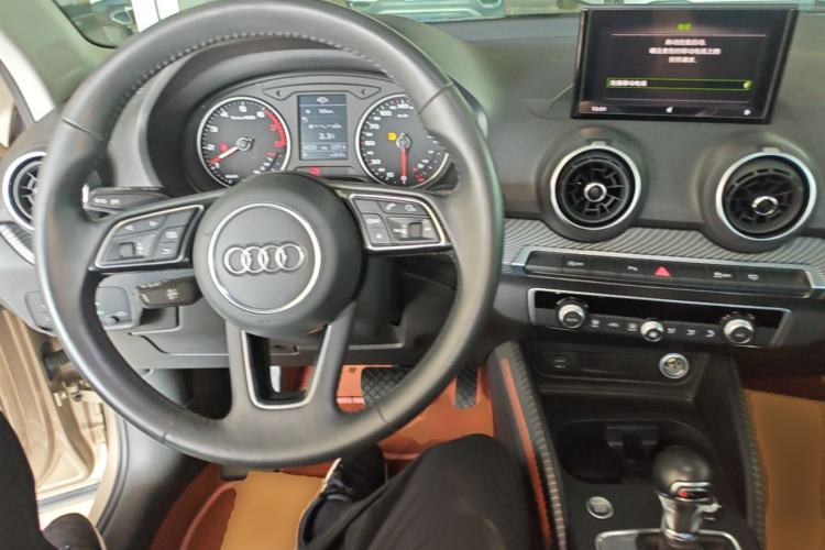 Used Audi Q2L 2020 35 TFSI Fashionable and Elegant Model Center Console