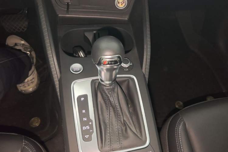Used Audi Q2L 2020 35 TFSI Fashionable and Elegant Model Gear Lever