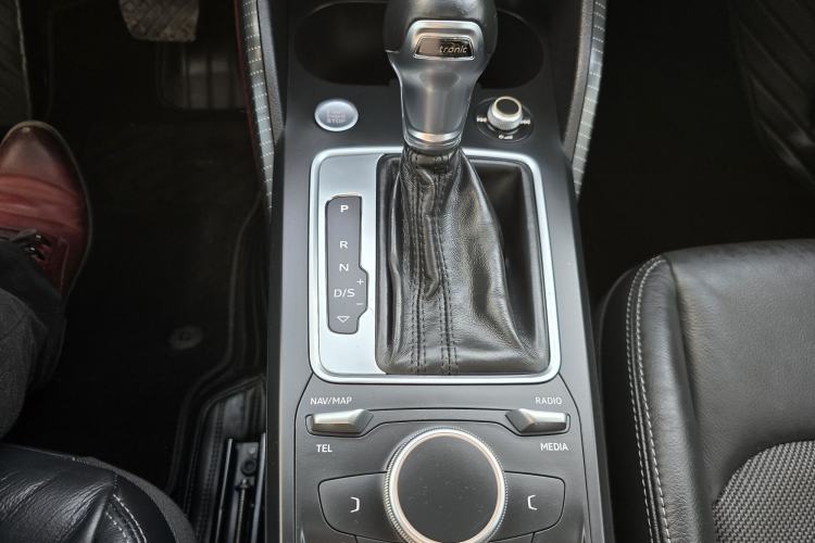 Used Audi Q2L 2020 35 TFSI Fashion Dynamic Model Gear Lever