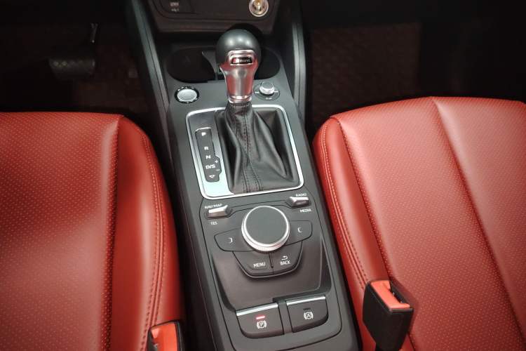 Used Audi Q2L 2020 35 TFSI Ambition Dynamic Edition Gear Lever