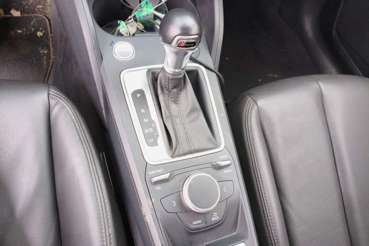 Used Audi Q2L 2020 35 TFSI Ambition Dynamic Edition Gear Lever