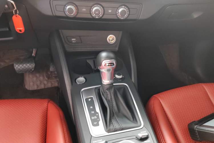 Used Audi Q2L 2020 35 TFSI Ambition Dynamic Edition Gear Lever