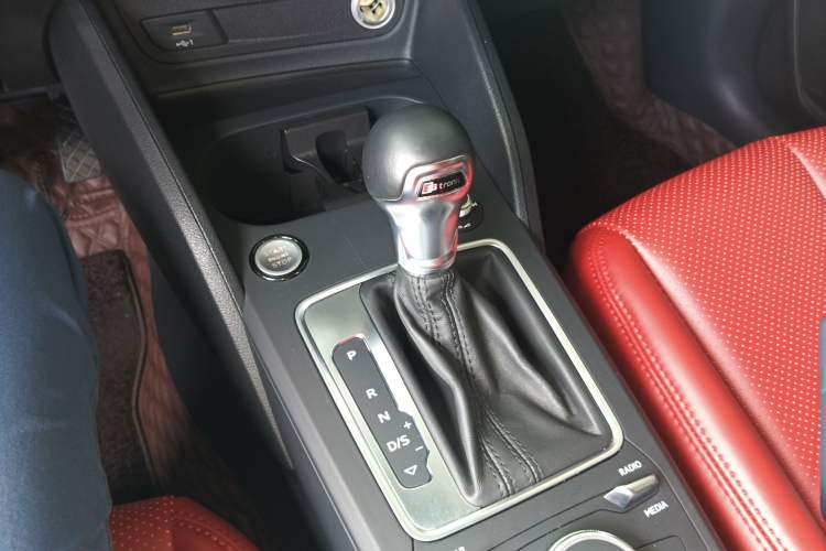 Used Audi Q2L 2020 35 TFSI Ambition Dynamic Edition Gear Lever