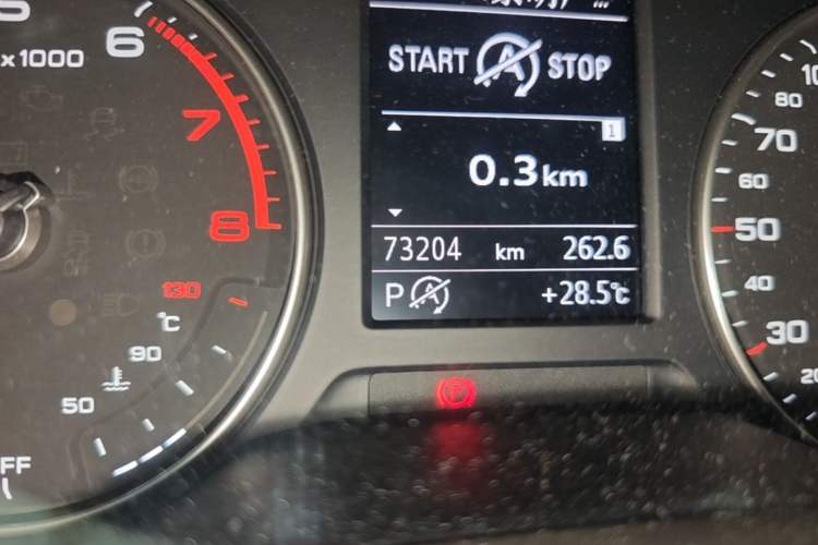 Used Audi Q2L 2020 35 TFSI Fashionable and Elegant Model Odometer Close Up