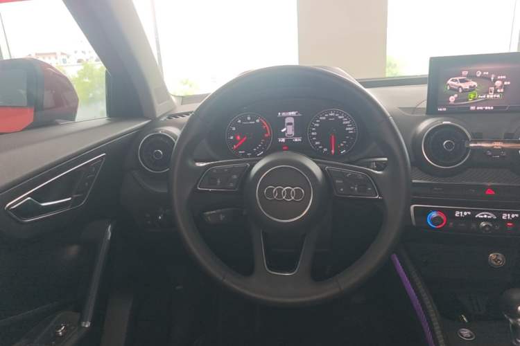 Used Audi Q2L 2020 35 TFSI Fashionable and Elegant Model Steering Wheel