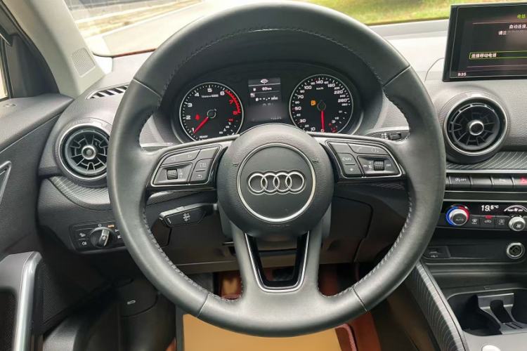 Used Audi Q2L 2020 35 TFSI Fashionable and Elegant Model Steering Wheel