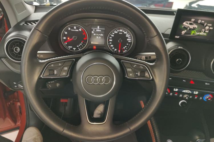 Used Audi Q2L 2020 35 TFSI Fashionable and Elegant Model Steering Wheel