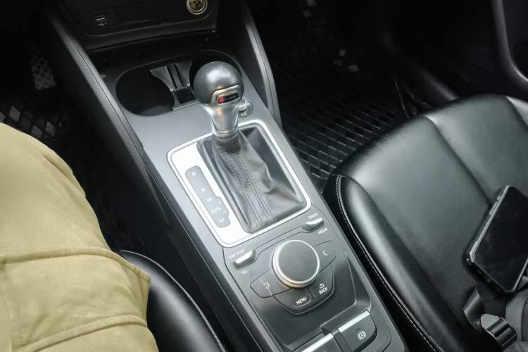 Used Audi Q2L 2021 35 TFSI Progressive Dynamic Edition Gear Lever