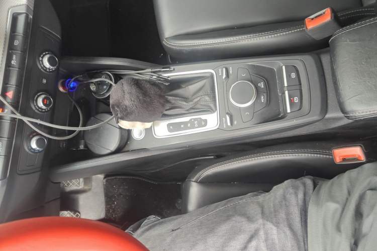 Used Audi Q2L 2021 35 TFSI Progressive Dynamic Edition Gear Lever