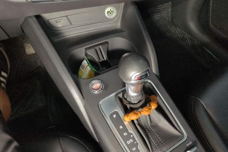 Used Audi Q2L 2021 35 TFSI Progressive Dynamic Edition Gear Lever