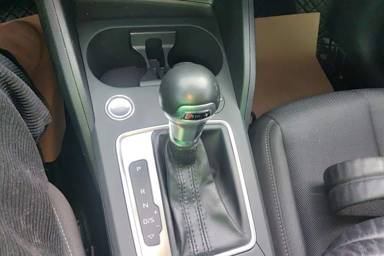 Used Audi Q2L 2021 35 TFSI Progressive Dynamic Edition Gear Lever