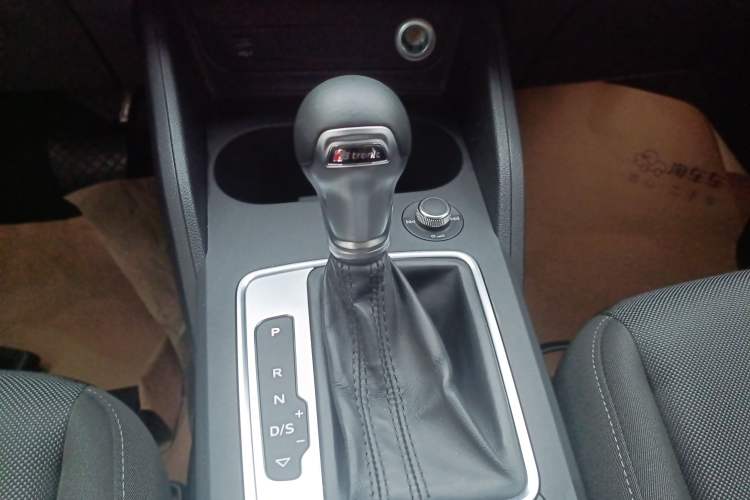 Used Audi Q2L 2021 35 TFSI Progressive Dynamic Edition Gear Lever