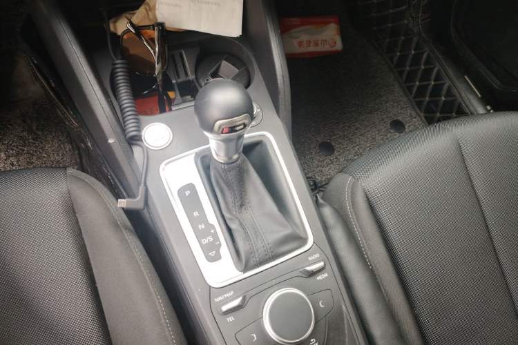 Used Audi Q2L 2021 35 TFSI Progressive Dynamic Edition Gear Lever