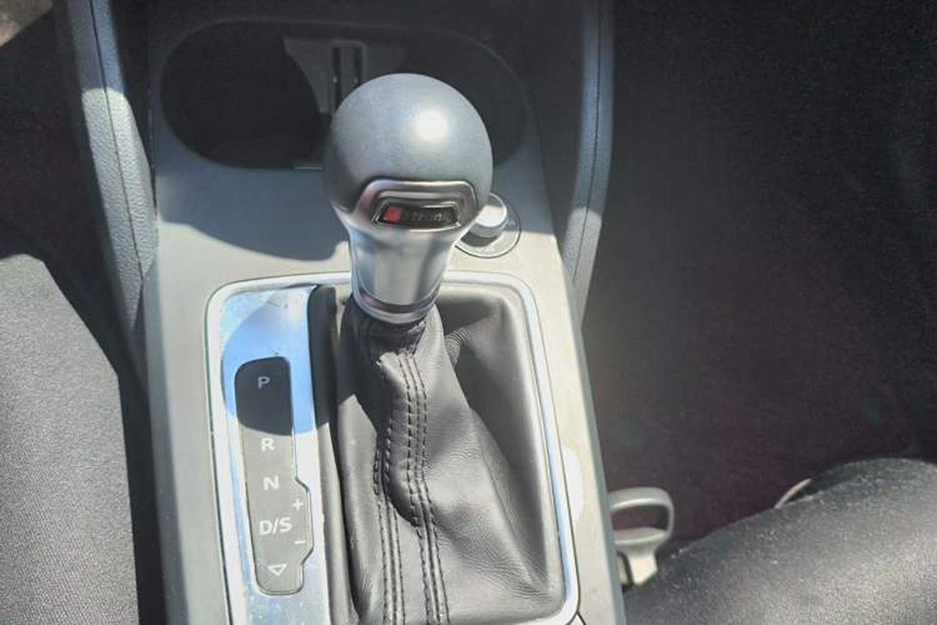 Used Audi Q2L 2021 35 TFSI Progressive Dynamic Edition Gear Lever