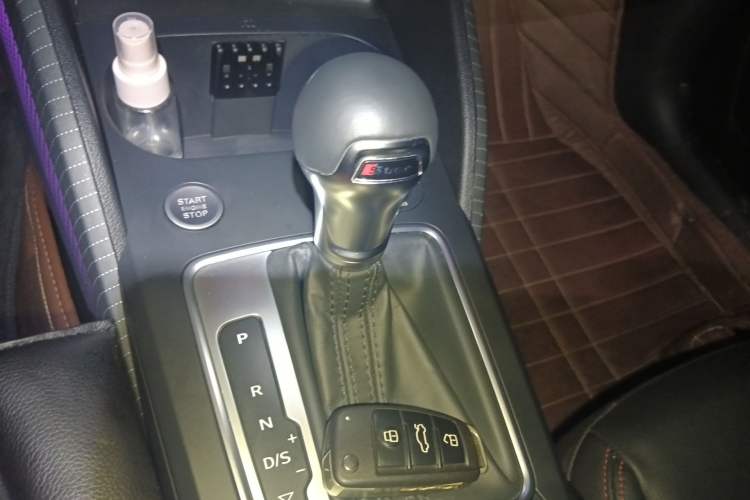 Used Audi Q2L 2021 35 TFSI Fashion Dynamic Model Gear Lever