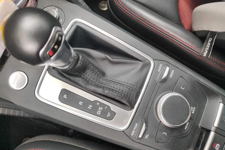 Used Audi Q2L 2021 35 TFSI Fashion Dynamic Model Gear Lever