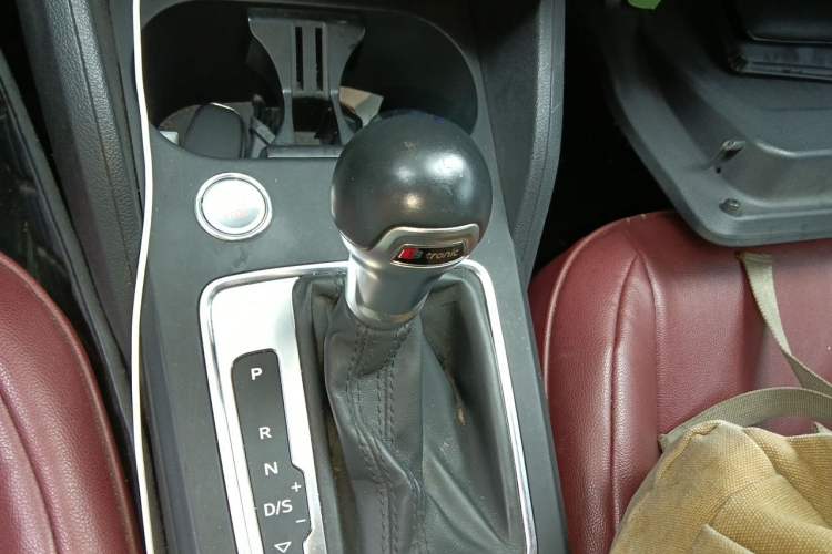 Used Audi Q2L 2021 35 TFSI Progressive Dynamic Edition Gear Lever