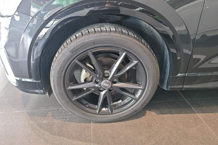 Used Audi Q2L 2021 35 TFSI Progressive Dynamic Edition Left Front Wheel Hub