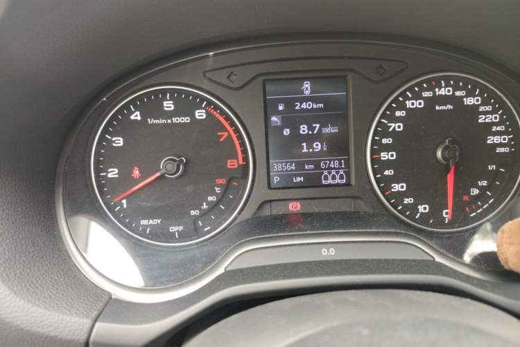 Used Audi Q2L 2021 35 TFSI Progressive Dynamic Edition Odometer Close Up