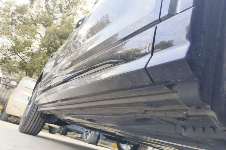 Used Audi Q2L 2021 35 TFSI Progressive Dynamic Edition Right Side Sill