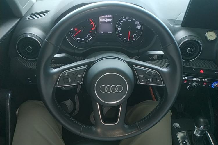 Used Audi Q2L 2021 35 TFSI Fashionable and Elegant Model Steering Wheel