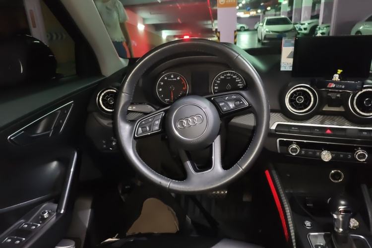Used Audi Q2L 2021 35 TFSI Fashionable and Elegant Model Steering Wheel
