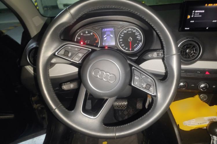 Used Audi Q2L 2021 35 TFSI Progressive Dynamic Edition Steering Wheel