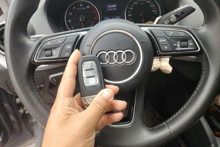 Used Audi Q2L 2021 35 TFSI Progressive Dynamic Edition Vehicle Key