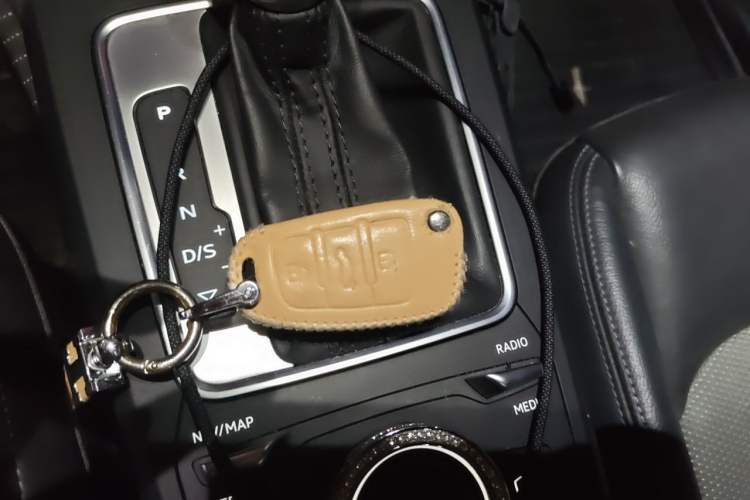 Used Audi Q2L 2021 35 TFSI Fashionable and Elegant Model Vehicle Key