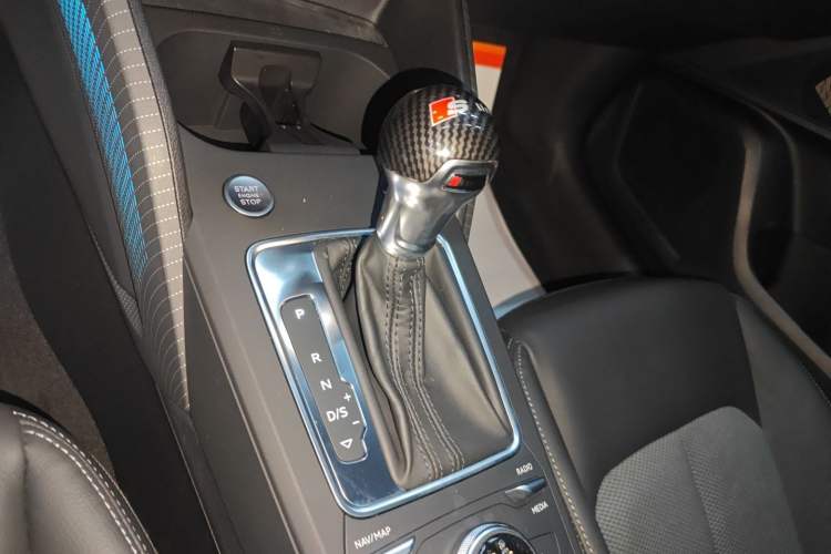 Used Audi Q2L 2021 35 TFSI Fashionable and Elegant Model Gear Lever